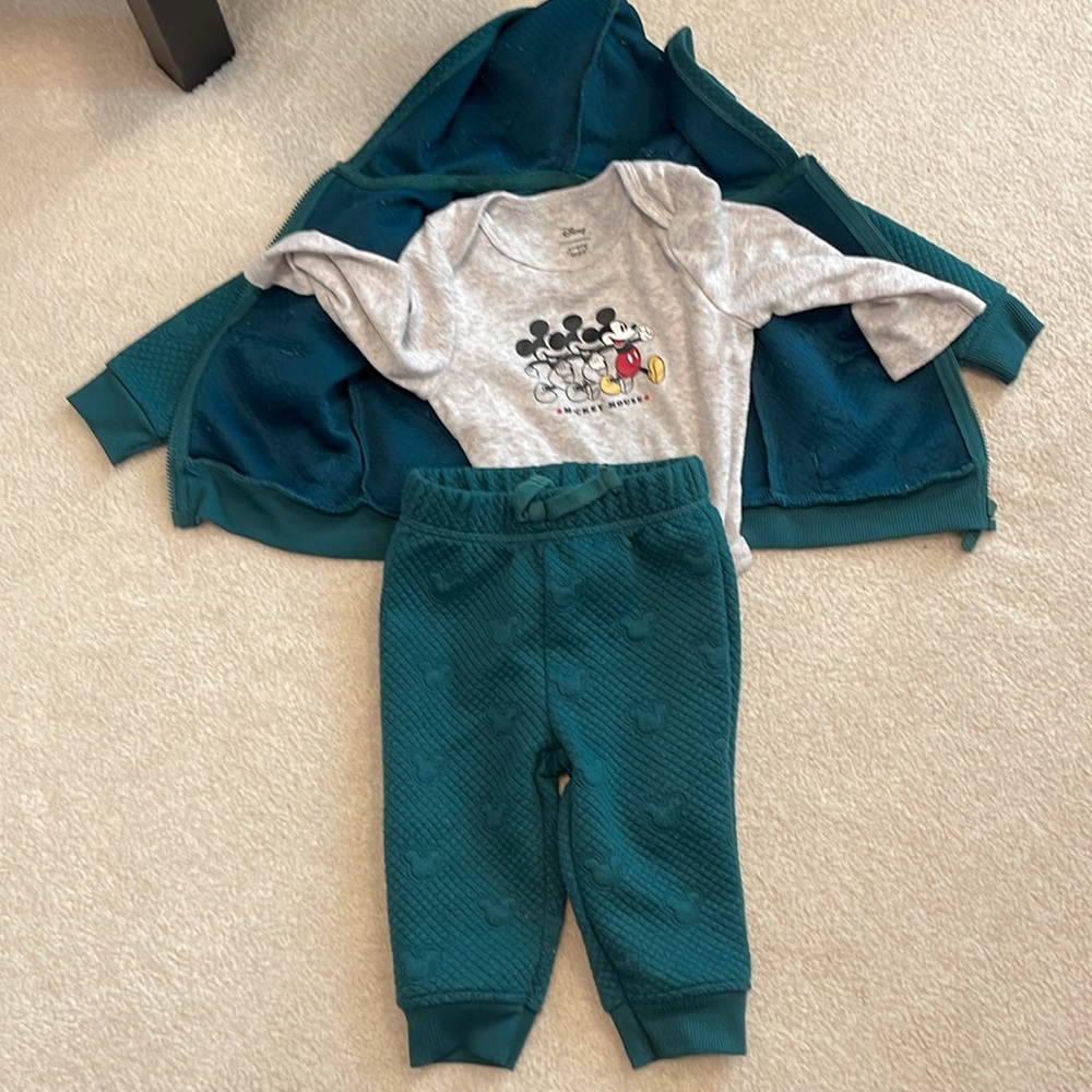 EUC Jumping Bean x Disney mickey mouse sweat suit